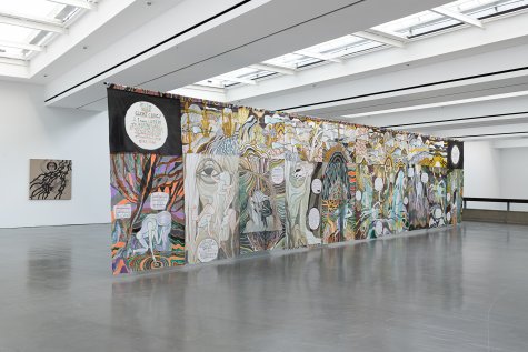 Emma Talbot
Ghost Calls, 2020
Acryl auf Seide, 295 × 1385 cm
© Emma Talbot, Courtesy Galerie Onrust, Amsterdam
Foto: Katja Illner