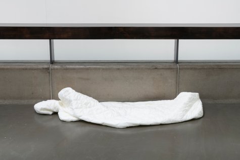 Asta Gröting
Reclining Figure 1, 2018
Wachs 
Courtesy die Künstlerin &amp; carlier I gebauer, Berlin / Madrid
Foto: Katja Illner
© VG Bild-Kunst, Bonn 2022