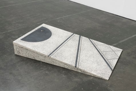 Yael Efrati
Untitled (Terrazzo piece), 2021
Schotter, Zement, Schlüssel 
Courtesy the artist
Foto: Katja Illner