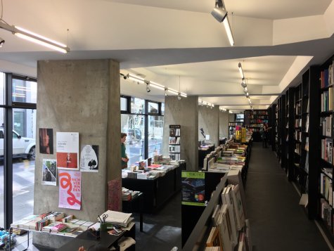 Buchhandlung Walther König

Die Buchhandlung Walther König ist eine Verlagsbuchhandlung mit angeschlossenem Antiquariat, Hauptsitz in Köln. Die Fachgebiete sind Kunst und Kunstwissenschaft, Theorie, Architektur, Kunstgewerbe, Design, Mode, Film und Fotografie sowie Ausstellungskataloge.