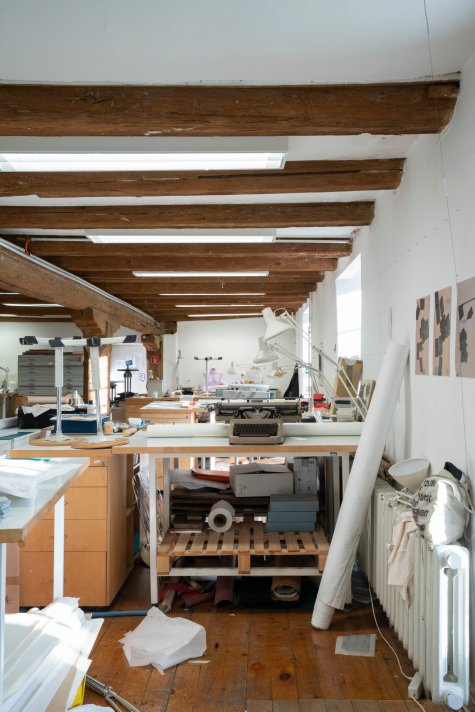 Buchkunst / Burg Giebichenstein Kunsthochschule Halle

In the book art course at the BURG Halle, students deal artistically with all aspects of books and bookmaking. The studio rooms are also a bookbinding workshop. 