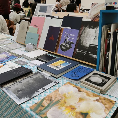 malenki.net

Malenki.net eine 2010 von Katrin Kamrau und Robert Schlotter gegründete Plattform für mehrsprachige Künstler*innenpublikationen und Veröffentlichungen in kleiner Auflage mit Schwerpunkten in der zeitgenössischen Fotografie, in der visuellen Kunst und im Selfpublishing (Eigenverlag). Foto: Katrin Kamrau