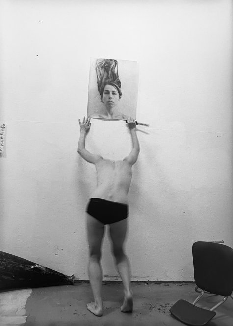 Carina Brandes
Ohne Titel, 2021
S/w-Fotografie auf Barytpapier
63,3 × 45,5 cm
Courtesy BQ, Berlin