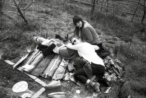 Carrier collective
Als “Carrier Collective” haben sich die Künstler*innen Anna Egerter, Florentine Schaub, Paula Schneider, Paulina Brunner, Marie Siewert und Thomas Kober zusammen geschlossen, um einen Raum des Austauschs über ihre individuellen Arbeiten zu schaffen und gemeinsam ihre Publikationen zu zeigen. Foto: © Lucas Leybold