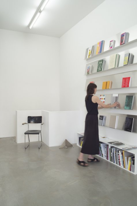 Vexer Verlag

Our program is the result of an open dialogue with artists from the visual arts, literature, music, film, photography and architecture. The results are books about art and artists in experimental journalistic forms and formats. Photo: Wolfram Hahn