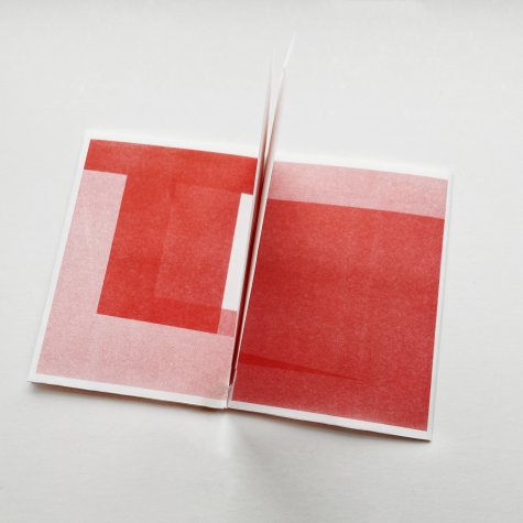 Daniela Risch &amp; Thomas Buts
Daniela Risch &amp; Thomas Buts agieren seit 2021 als nichthierarchisches Zweipersonenkollektiv. Sie arbeiten u.a. mit Malerei, Fotografie, Video und Installation, analog und digital. Ihre unterschiedlichen Herangehensweisen werden addiert oder subtrahiert, entsprechend der gemeinsamen Aufgabenstellung.