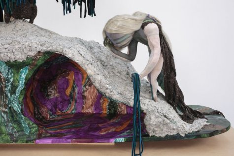 Emma Talbot
Weeping Willow, 2020 
Mischtechnik 
265 × 202 × 160 cm
Installationsansicht Ausstellung Ghost Calls, DCA Dundee
Courtesy Galerie Petra Rinck 