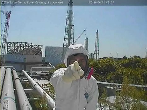 Finger Pointing Worker (represented by Kota Takeuchi), Pointing at Fukuichi Live Cam (Videostill), 2011