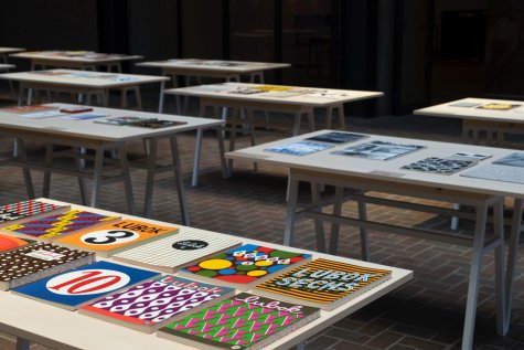 Lubok Verlag
Seit 2007 erscheinen im Lubok Verlag originalgrafische Künstler*innenbücher mit Linol- und Holzschnitten, Material- und Siebdrucken sowie Künstler*innenbücher, Zines und Kataloge im Offset- und Clichédruck aus den Bereichen Malerei, Grafik, Foto, Installation, Collage etc.