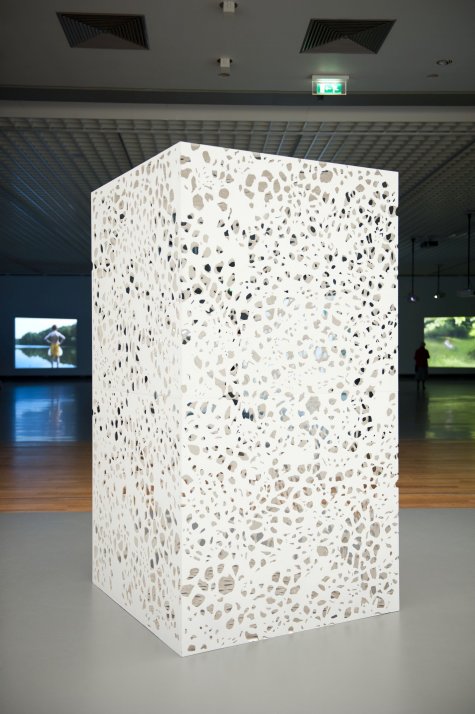 Marijke van Warmerdam
Open, dicht (open, closed), 1991
Wood, colour
220 × 120 × 120 cm
Collection AkzoNobel Art Foundation