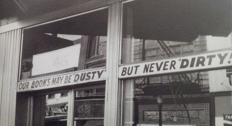 StrzeleckiBooks
StrzeleckiBooks widmet sich den aktuellen und zeitgenössischen Themen in der Welt der Kunst und Kulturproduktion. SB arbeitet sowohl mit renommierten Künstlern wie Harun Farocki, Philip Guston, Ernesto Neto, Andreas Schulze und Johannes Wohnseifer, unterstützt aber auch junge und aufstrebende Künstler/innen. Dieser Fokus wird unterstrichen von einer engen Zusammenarbeit mit dem Grafikstudio Carmen Strzelecki, so wie langfristige Kollaborationen mit in Deutschland sitzenden Institutionen wie Museum Ludwig, Bonner Kunstverein, FilmbüroNW, filmclub 813, Deutsche Kinemathek und Internationale Photoszene Köln. Das Studio arbeitet sowohl mit etablierten Institutionen und internationalen Kunstszenen aber auch mit unabhängigen Kunstorten und Kollektiven.