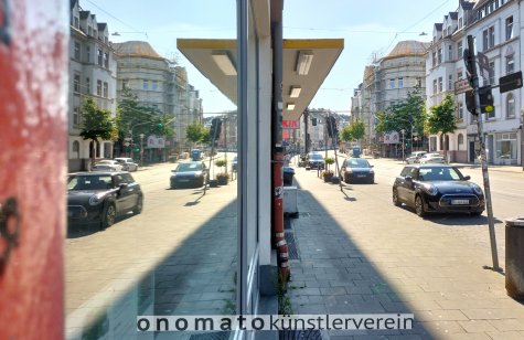 Montagsgruppe im onomato-künstlerverein
Die Montagsgruppe im onomato-künstlerverein trifft sich regelmäßig. Ihre Mitglieder sind bildende Künstler und Literaten. Die Gruppe zeigt Künstlerbücher und Editionen ihrer Mitglieder und gibt Künstlerbücher ihrer gemeinsamen Ausstellungen heraus. Foto: © Markus Mußinghoff