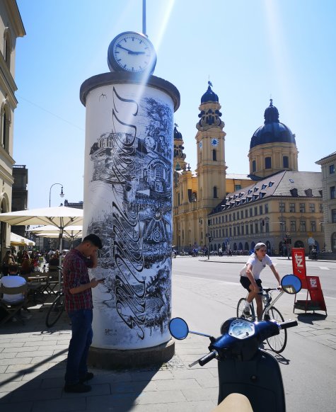 Ruine München
Als RUINE MÜNCHEN organisieren die Künstler*innen Maria VMier, Jan Erbelding und Leo Heinik einen nomadischen Kunstraum für ephemere künstlerische Positionen, die in gängigen Ausstellungsformaten oft nur als Begleitprogramm auftauchen. Foto: © Maria Vmier