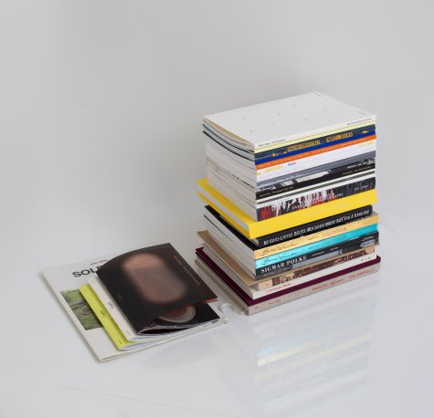 Sies + Höke
Seit Dezember 1999 ist Sies + Höke als Galerie für zeitgenössische Kunst in Düsseldorf aktiv. Sie präsentiert und verlegt sowohl etablierte als auch aufstrebende Künstler:innen, die in verschiedensten Medien und Genres arbeiten. Foto: © Nina Weimer