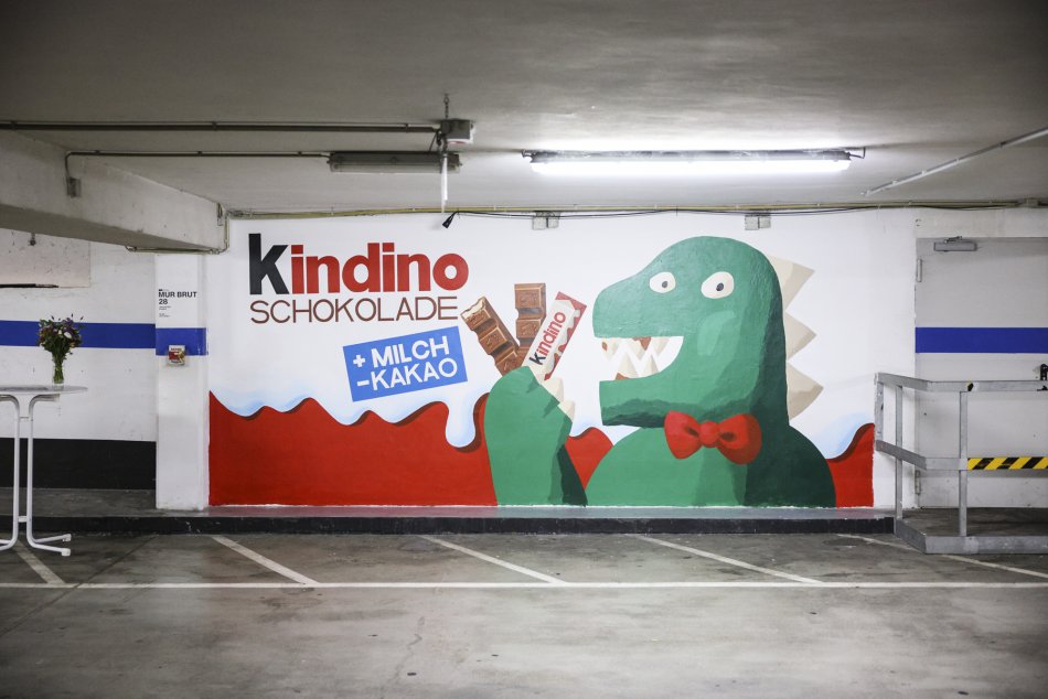 Das Bild zeigt einen Dino, der auf eine Schkoladenpackung gemalt ist